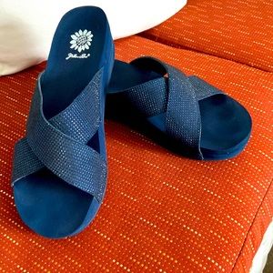 Yellow Box Navy Sandals so 8.5